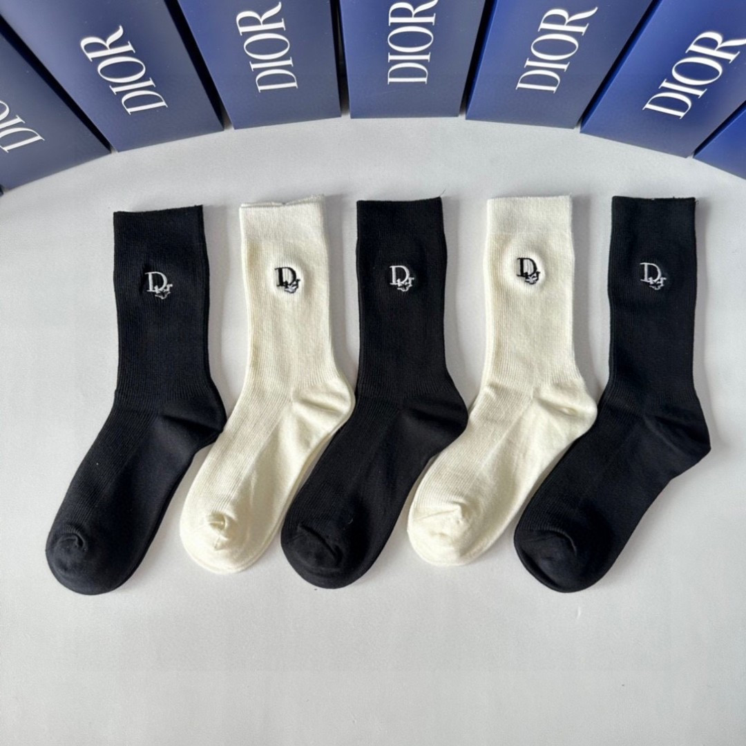 NO:358266,Special package DIOR new cashmere mid-length stacked socks!  One box of five pairs, counter synchronous socks, big brands on the street, trendy people must have super easy to match socks, stockings, socks, dior, dior, socks19860909特 配包装 DIOR（迪奥）新款羊绒中长款堆堆袜袜子！一盒五双, 专柜同步筒款袜子,大牌出街,潮人必备超好搭袜子,丝袜,袜子,dior,dior,socks,accessory