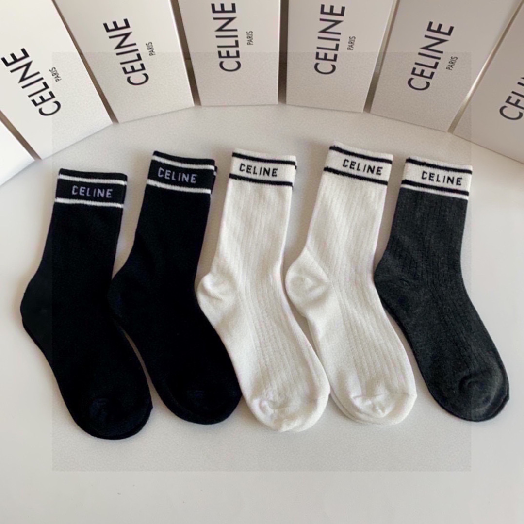 NO:358325,Special counter packaging Celine's new dark pattern mid-length stacked socks!  One box of five pairs, counter synchronous socks, big brands on the street, trendy people must have super easy to match socks, stockings, socks, celine, celine, socks19860909特配专柜包装 Celine（赛琳）新款暗纹中长款堆堆袜袜子！一盒五双,专柜同步筒袜袜子,大牌出街,潮人必备超好搭袜子,丝袜,袜子,celine,celine,socks,accessory