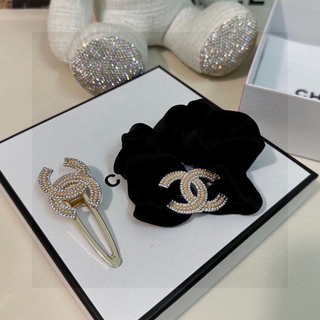   （两件套） 配全套包装
CHANEL（香奈儿）今年最好卖的新款
Vintage中古复古链条发夹
超仙
