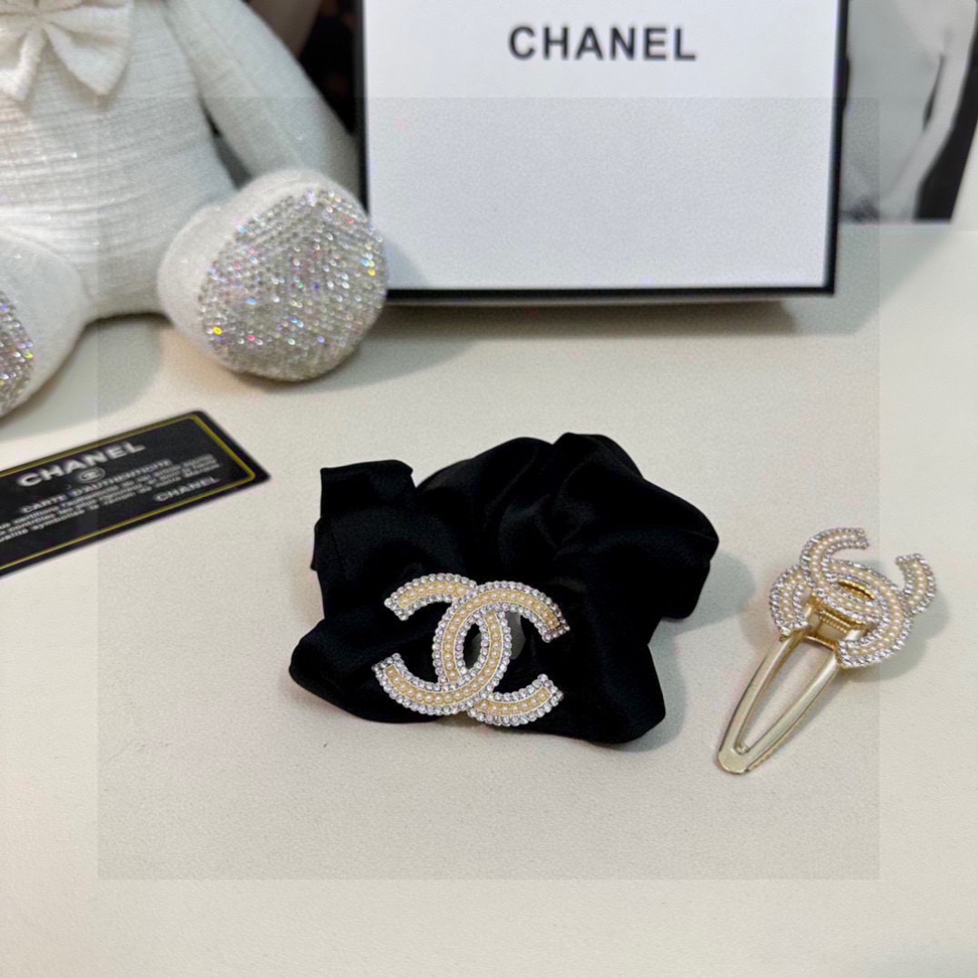   （两件套） 配全套包装
CHANEL（香奈儿）今年最好卖的新款
Vintage中古复古链条发夹
超仙