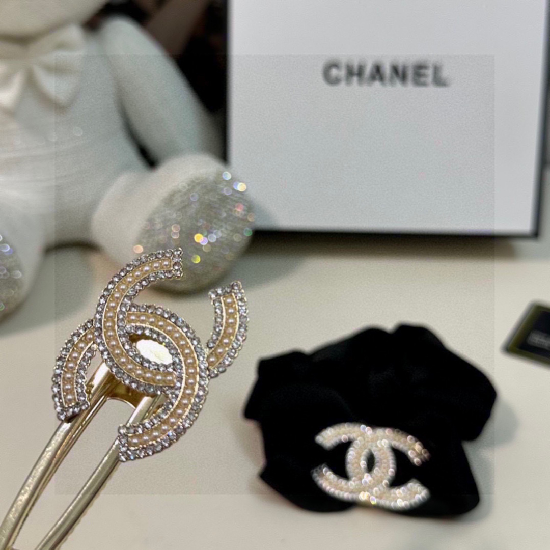   （两件套） 配全套包装
CHANEL（香奈儿）今年最好卖的新款
Vintage中古复古链条发夹
超仙