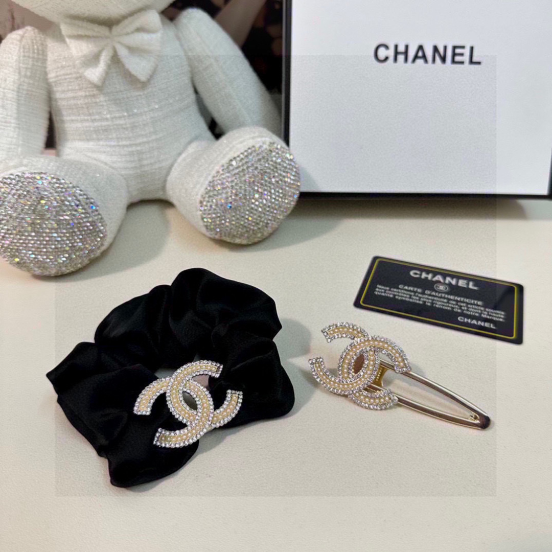   （两件套） 配全套包装
CHANEL（香奈儿）今年最好卖的新款
Vintage中古复古链条发夹
超仙