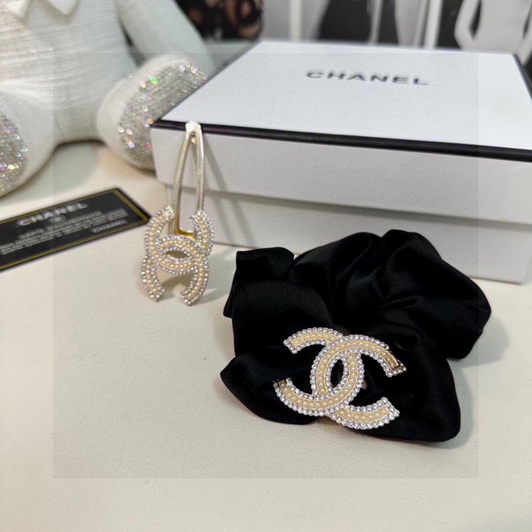   （两件套） 配全套包装
CHANEL（香奈儿）今年最好卖的新款
Vintage中古复古链条发夹
超仙