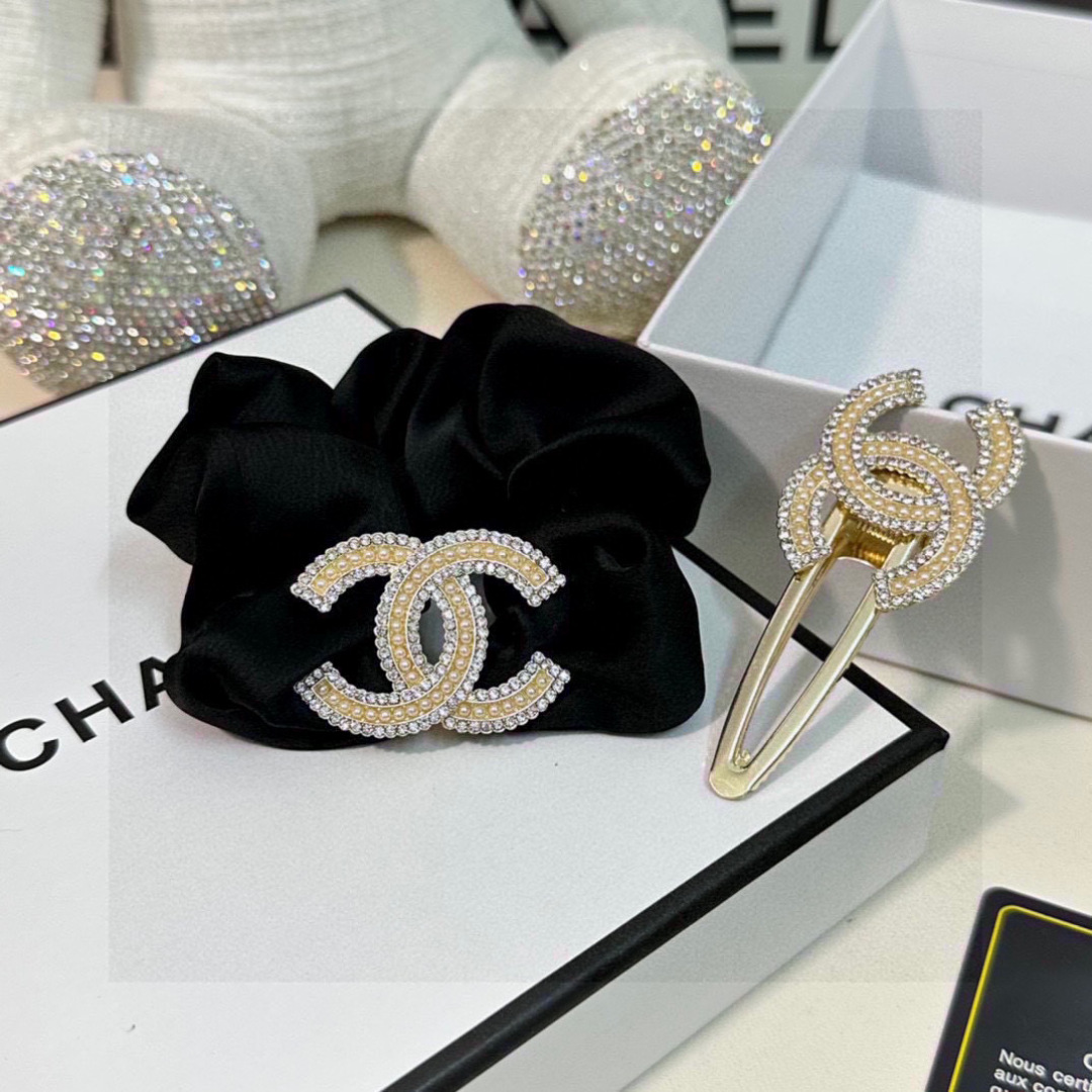   （两件套） 配全套包装
CHANEL（香奈儿）今年最好卖的新款
Vintage中古复古链条发夹
超仙