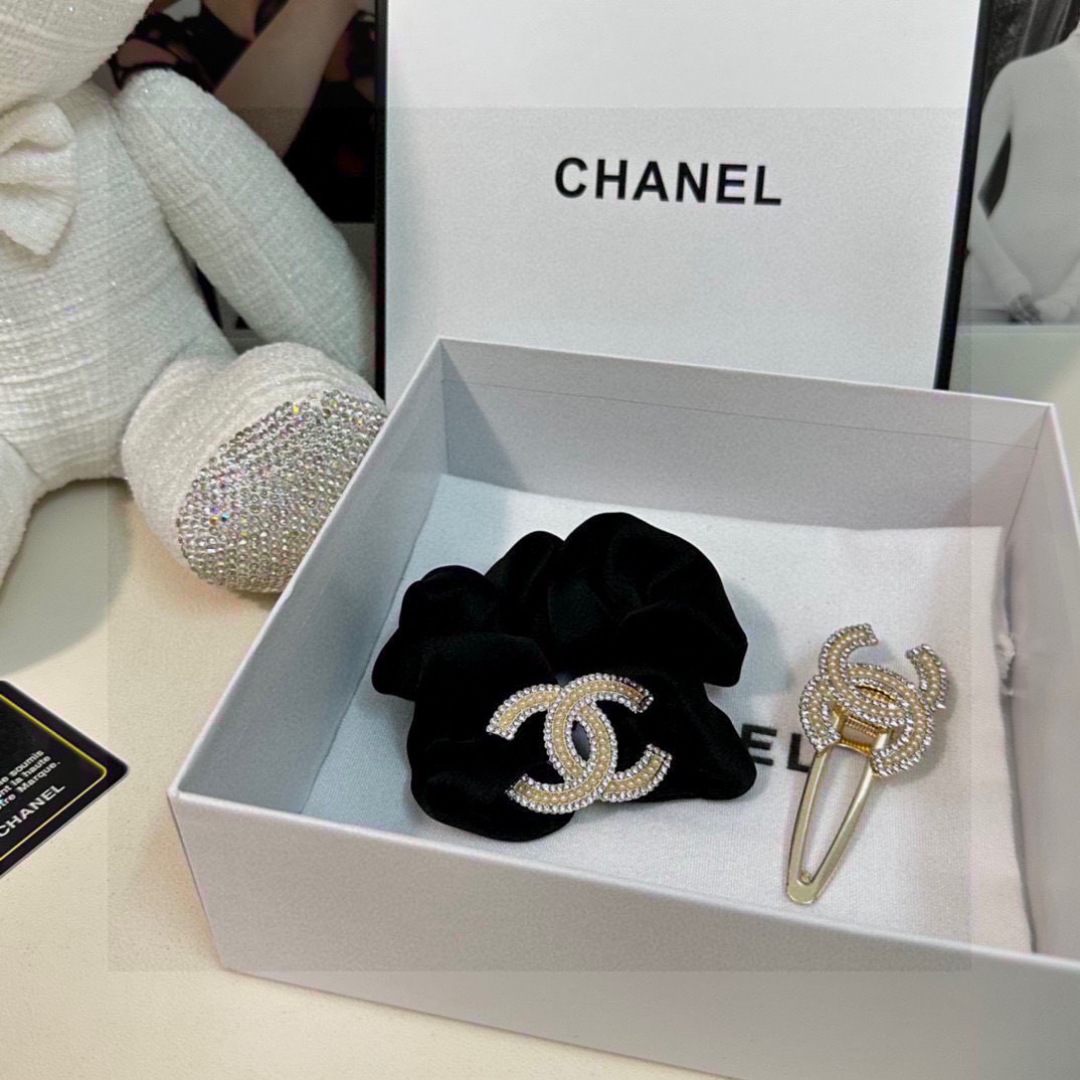   （两件套） 配全套包装
CHANEL（香奈儿）今年最好卖的新款
Vintage中古复古链条发夹
超仙