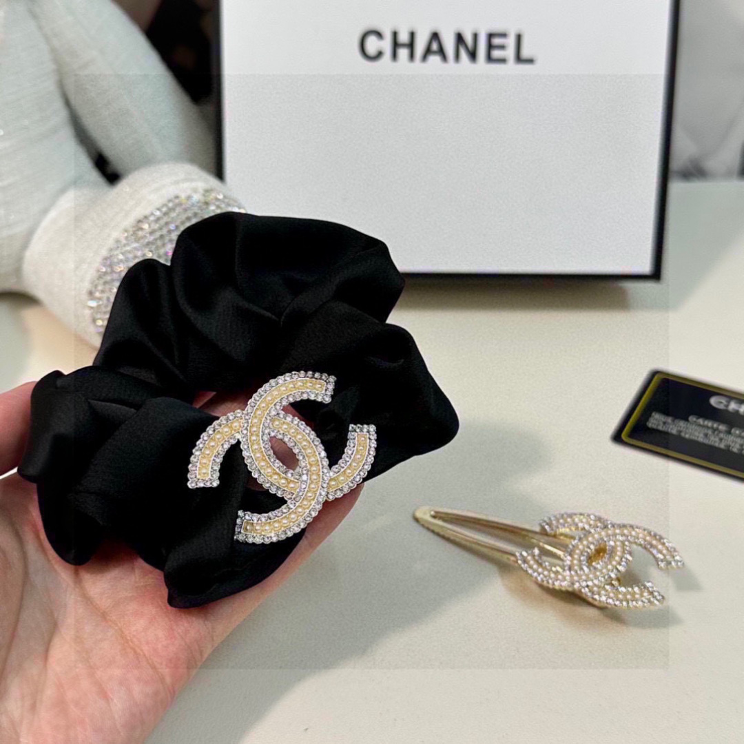   （两件套） 配全套包装
CHANEL（香奈儿）今年最好卖的新款
Vintage中古复古链条发夹
超仙
