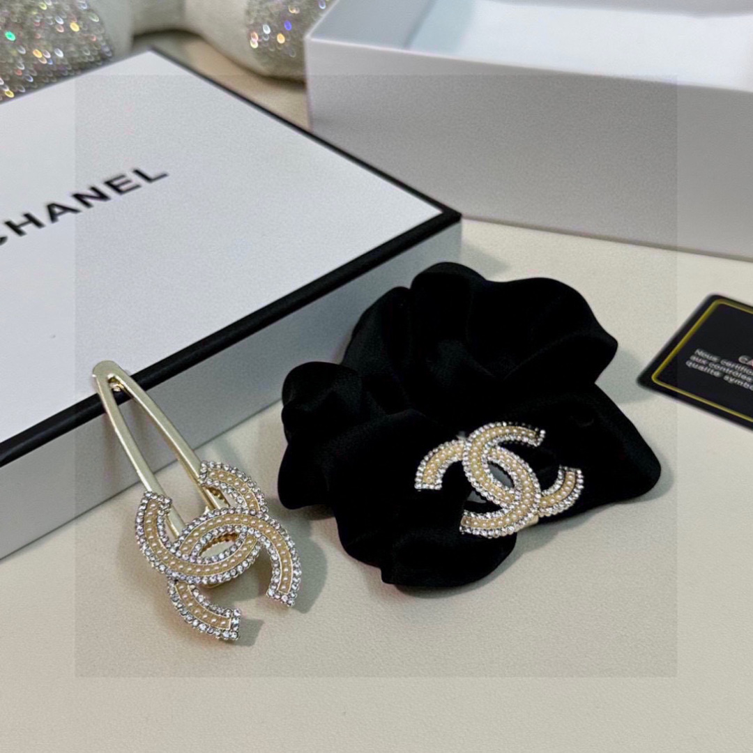   （两件套） 配全套包装
CHANEL（香奈儿）今年最好卖的新款
Vintage中古复古链条发夹
超仙