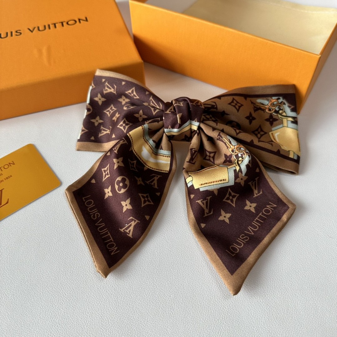  配专柜包装
LV（路易威登）最新蝴蝶结中古发夹#
信我！人手必备的单品 这件必须买
洋气神仙颜值💕💫
