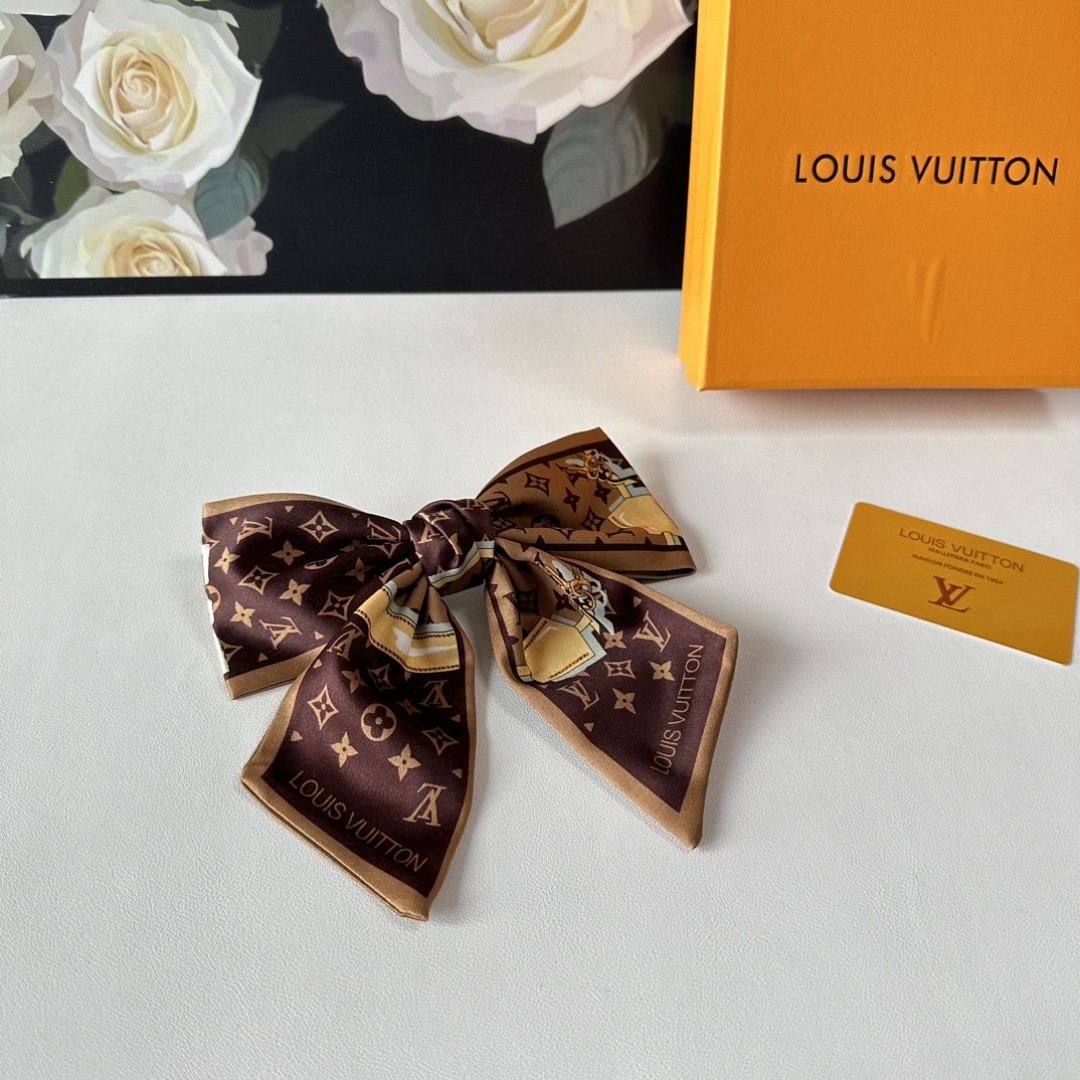  配专柜包装
LV（路易威登）最新蝴蝶结中古发夹#
信我！人手必备的单品 这件必须买
洋气神仙颜值💕💫
