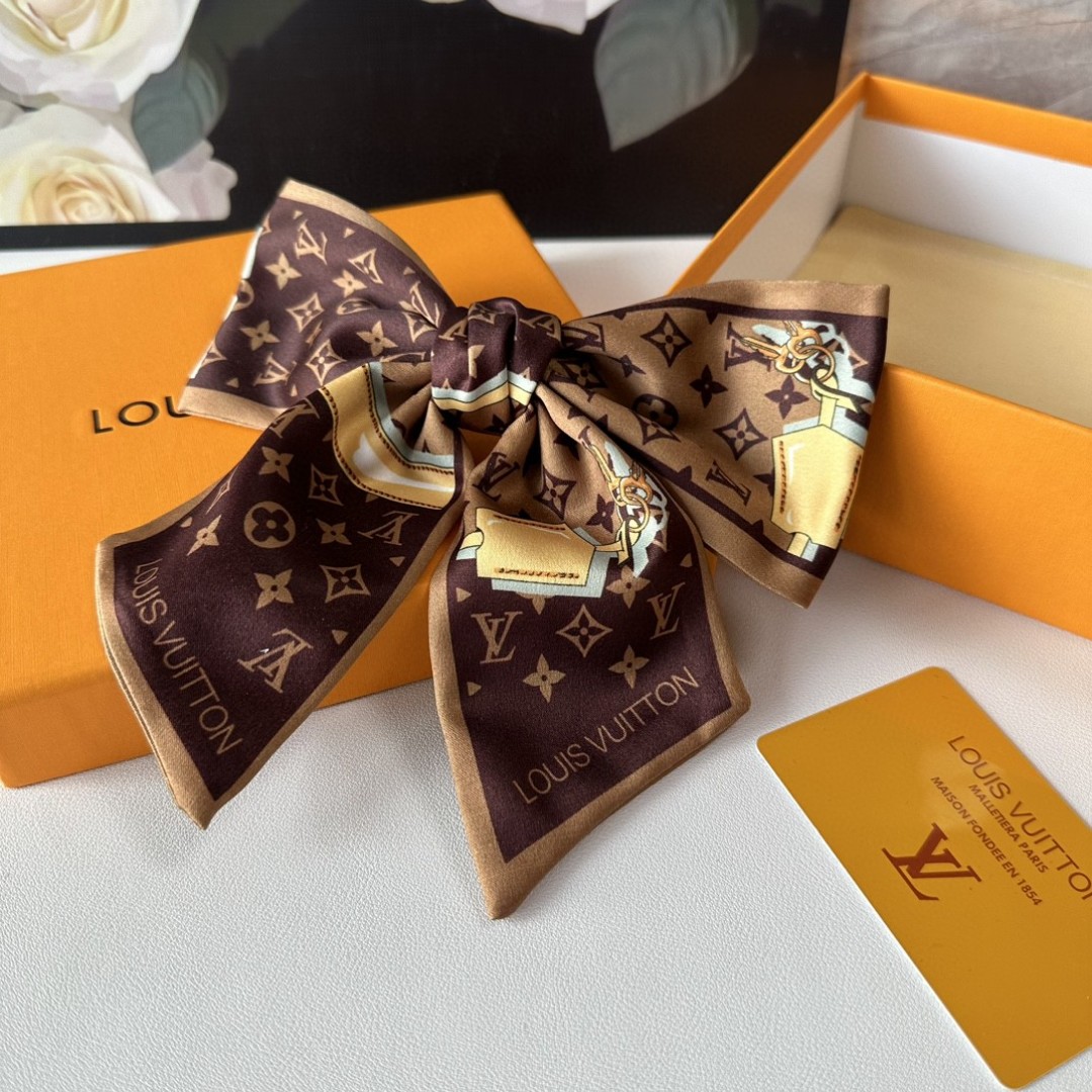  配专柜包装
LV（路易威登）最新蝴蝶结中古发夹#
信我！人手必备的单品 这件必须买
洋气神仙颜值💕💫
