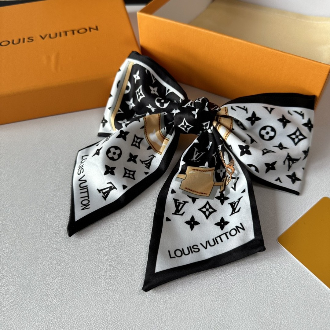  配专柜包装
LV（路易威登）最新蝴蝶结中古发夹#
信我！人手必备的单品 这件必须买
洋气神仙颜值💕💫
