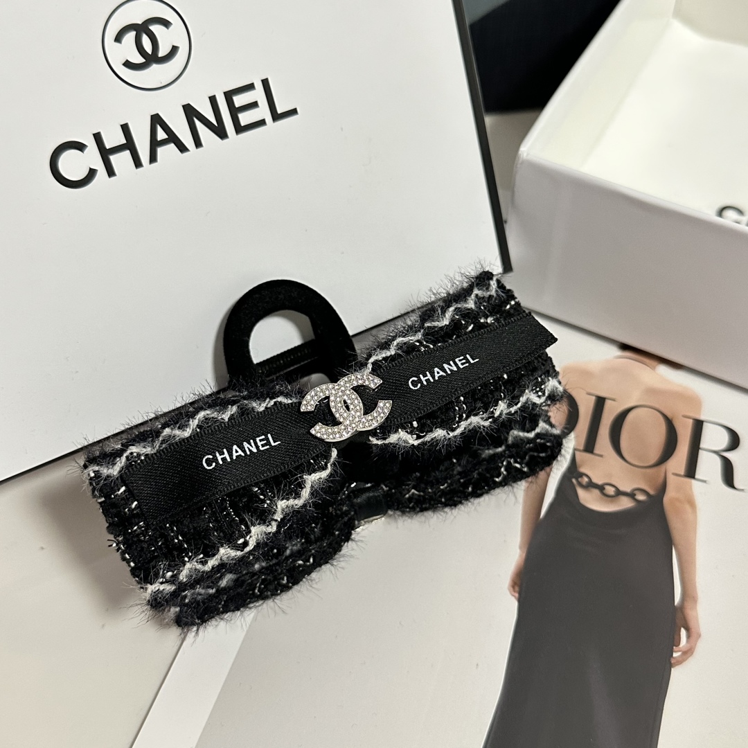 （单个）配专柜包装 
Chanel（香奈儿）最新爆款来啦✨💫
中古vintage复古五金抓夹
优雅的gi