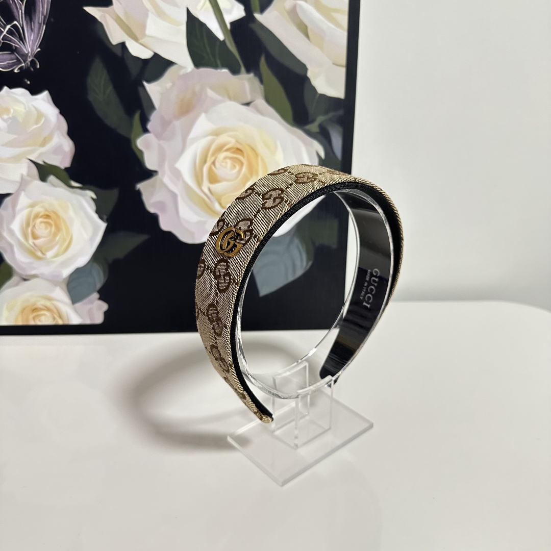  配专柜包装
Gucci（古驰）最新GG发箍
小仙女快入手
特殊材质 不嘞头
可盐可甜