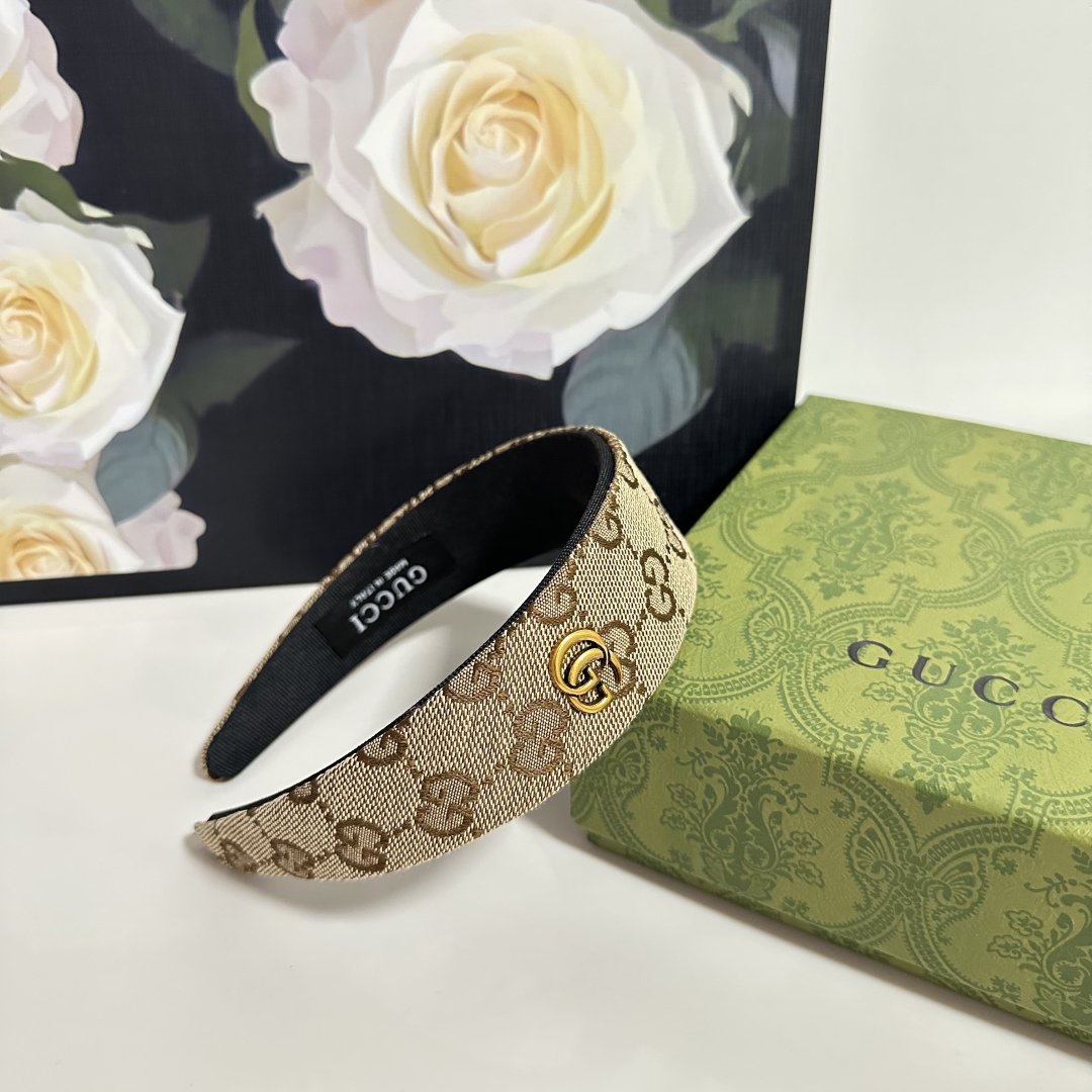  配专柜包装
Gucci（古驰）最新GG发箍
小仙女快入手
特殊材质 不嘞头
可盐可甜
