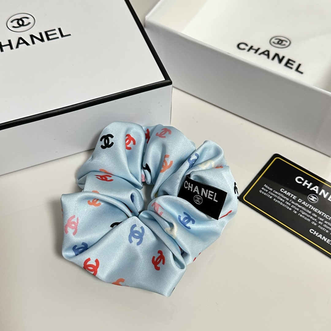  （单个）配全套包装
Chanel（香奈儿）爆款宫廷风真丝发圈，专柜款出货
一看就特别高档 超级百搭 必