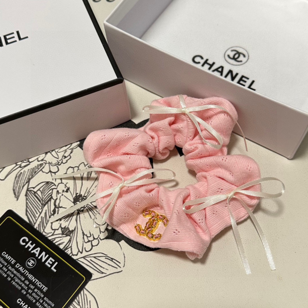  （单个）配全套包装
Chanel（香奈儿）爆款小香风蝴蝶结🎀发圈，专柜款出货
一看就特别高档 超级百搭