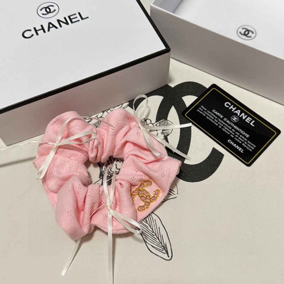  （单个）配全套包装
Chanel（香奈儿）爆款小香风蝴蝶结🎀发圈，专柜款出货
一看就特别高档 超级百搭