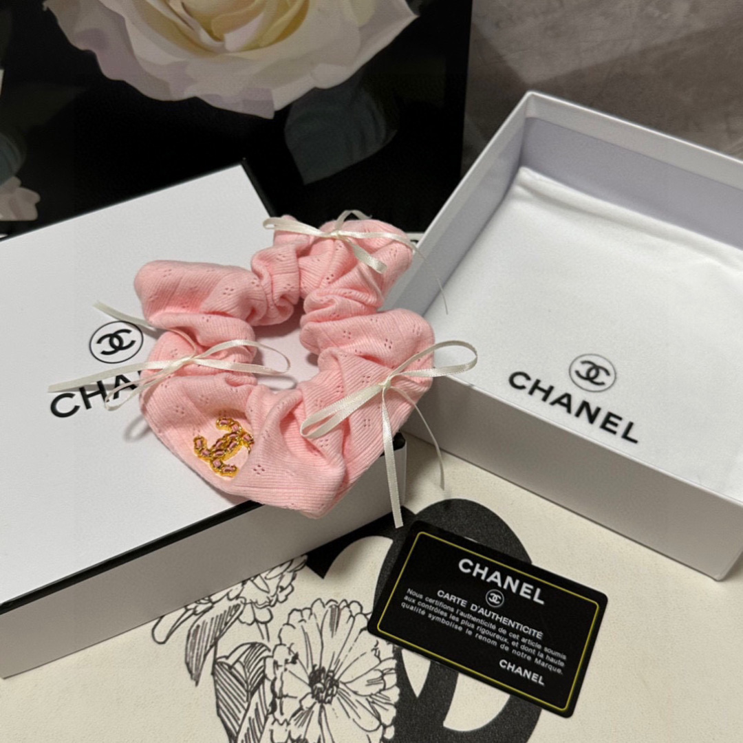  （单个）配全套包装
Chanel（香奈儿）爆款小香风蝴蝶结🎀发圈，专柜款出货
一看就特别高档 超级百搭