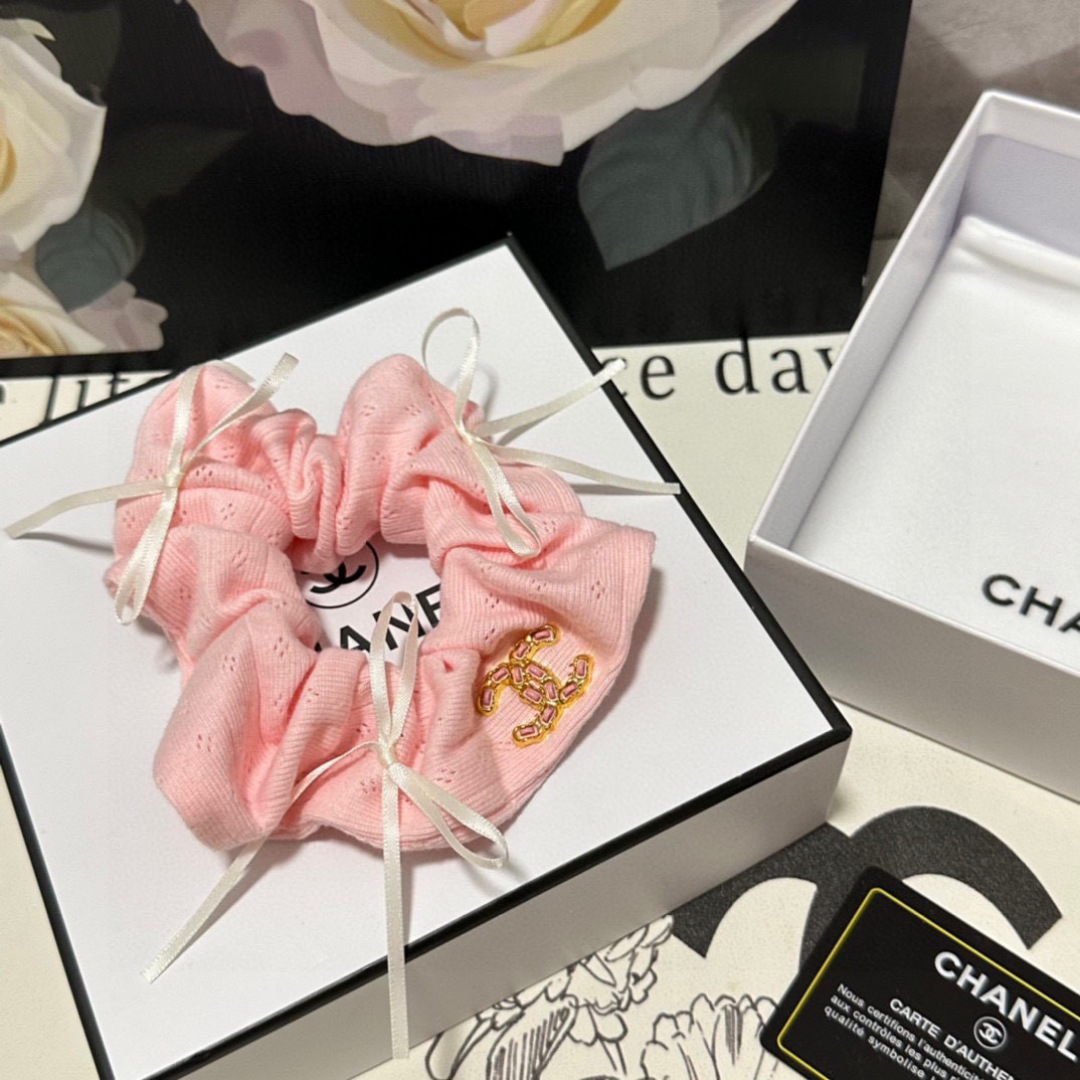  （单个）配全套包装
Chanel（香奈儿）爆款小香风蝴蝶结🎀发圈，专柜款出货
一看就特别高档 超级百搭