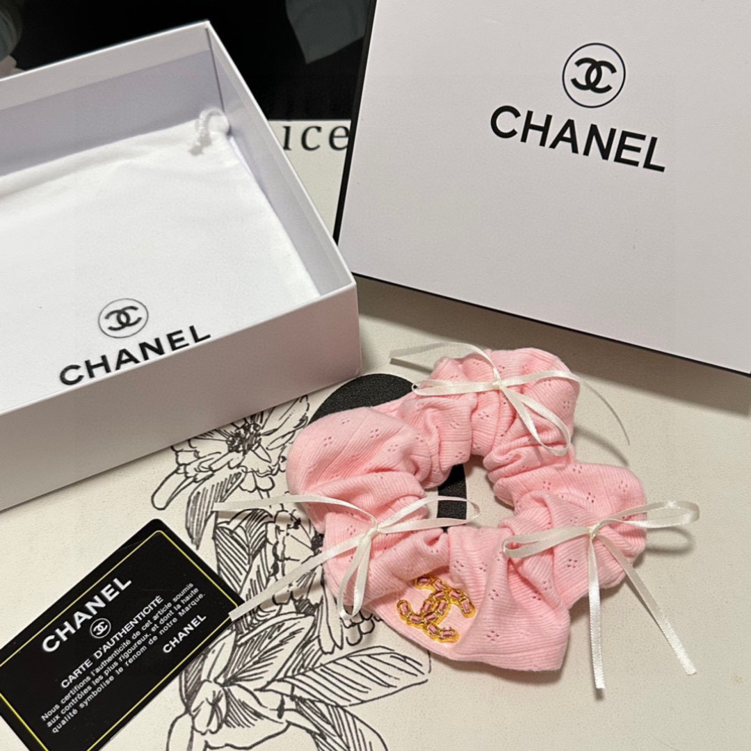  （单个）配全套包装
Chanel（香奈儿）爆款小香风蝴蝶结🎀发圈，专柜款出货
一看就特别高档 超级百搭