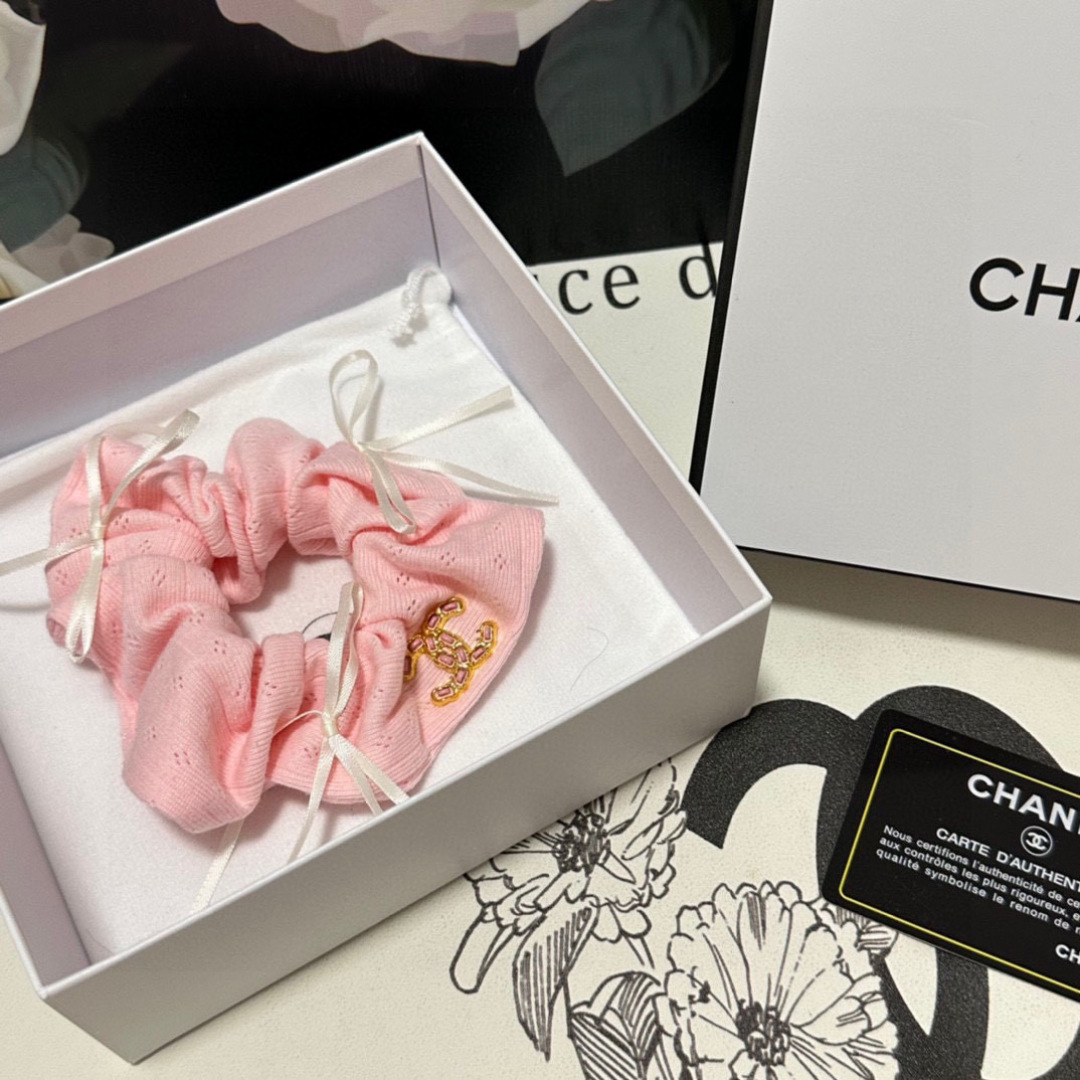  （单个）配全套包装
Chanel（香奈儿）爆款小香风蝴蝶结🎀发圈，专柜款出货
一看就特别高档 超级百搭
