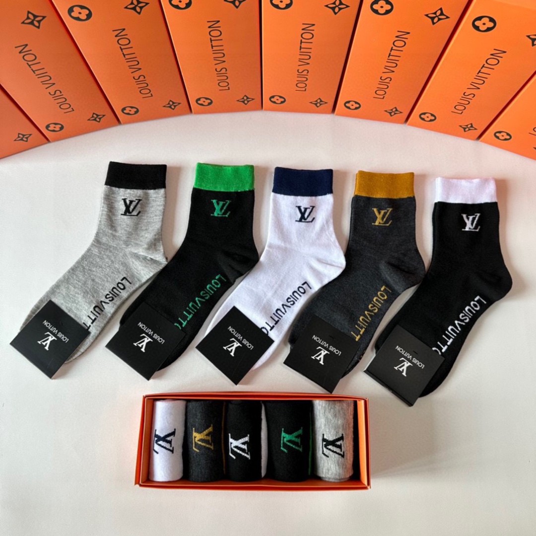  💛配包装
LV（路易威登）新款中长款堆堆袜袜子！一盒五双， 专柜同步筒款袜子，💛大牌出街，潮人必备🔥超