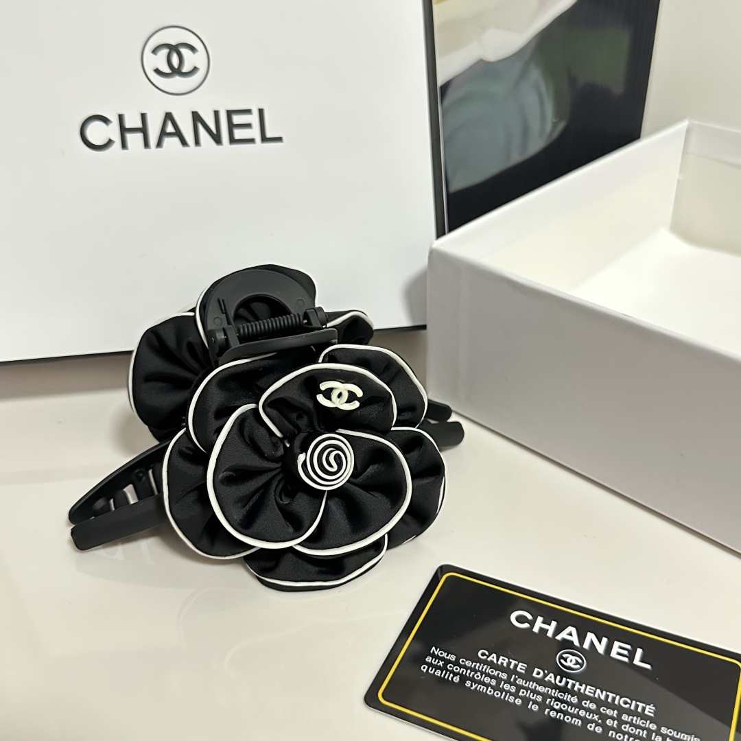 （单个）配专柜包装 
CHANEL（香奈儿）最新山茶花爆款来啦✨💫
中古vintage复古五金抓夹
优雅