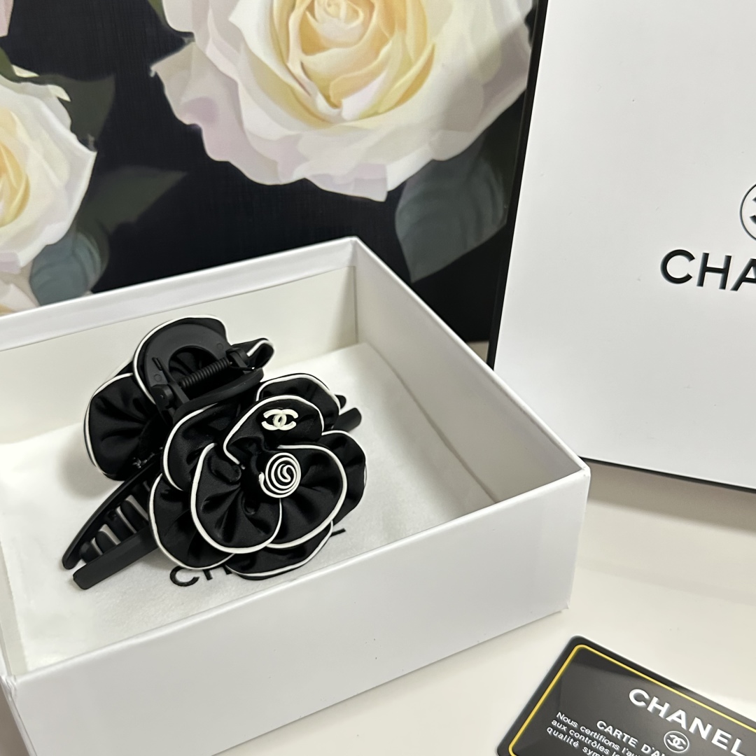 （单个）配专柜包装 
CHANEL（香奈儿）最新山茶花爆款来啦✨💫
中古vintage复古五金抓夹
优雅