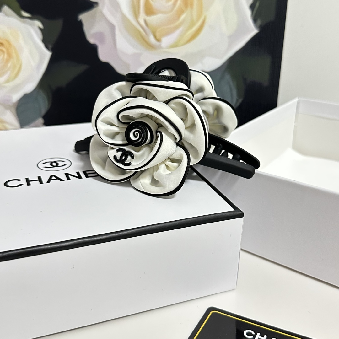 （单个）配专柜包装 
CHANEL（香奈儿）最新山茶花爆款来啦✨💫
中古vintage复古五金抓夹
优雅