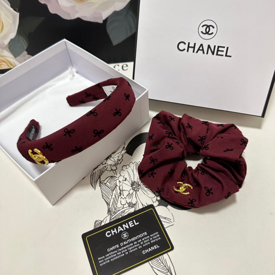  （两件套）配专柜包装 
Chanel（香奈儿）最新爆款来啦✨💫小香风两件套发箍➕发圈
优雅的girl值