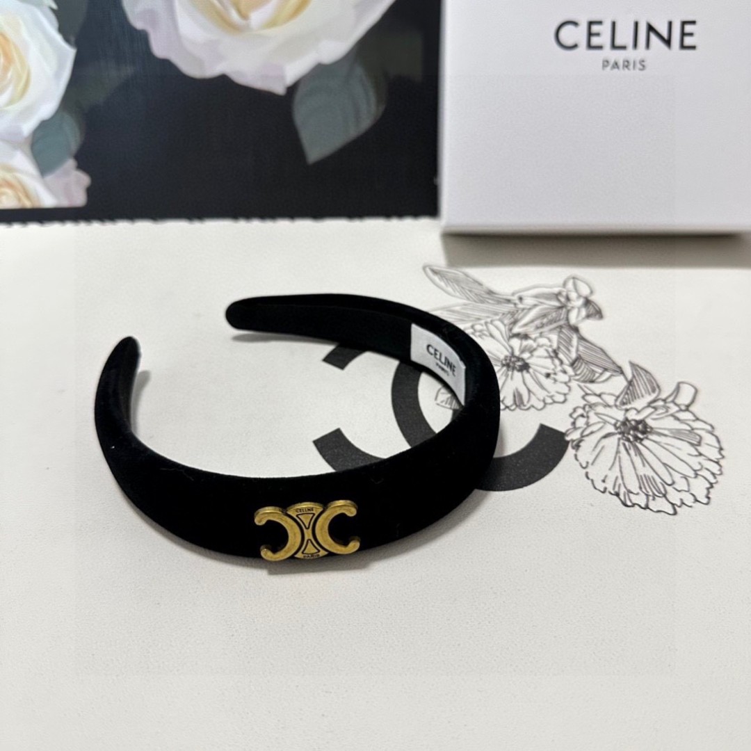  配专柜包装
Celine（赛琳）最新丝绒发箍
官网同款 小仙女快入手
特殊材质 不嘞头
可盐可甜～