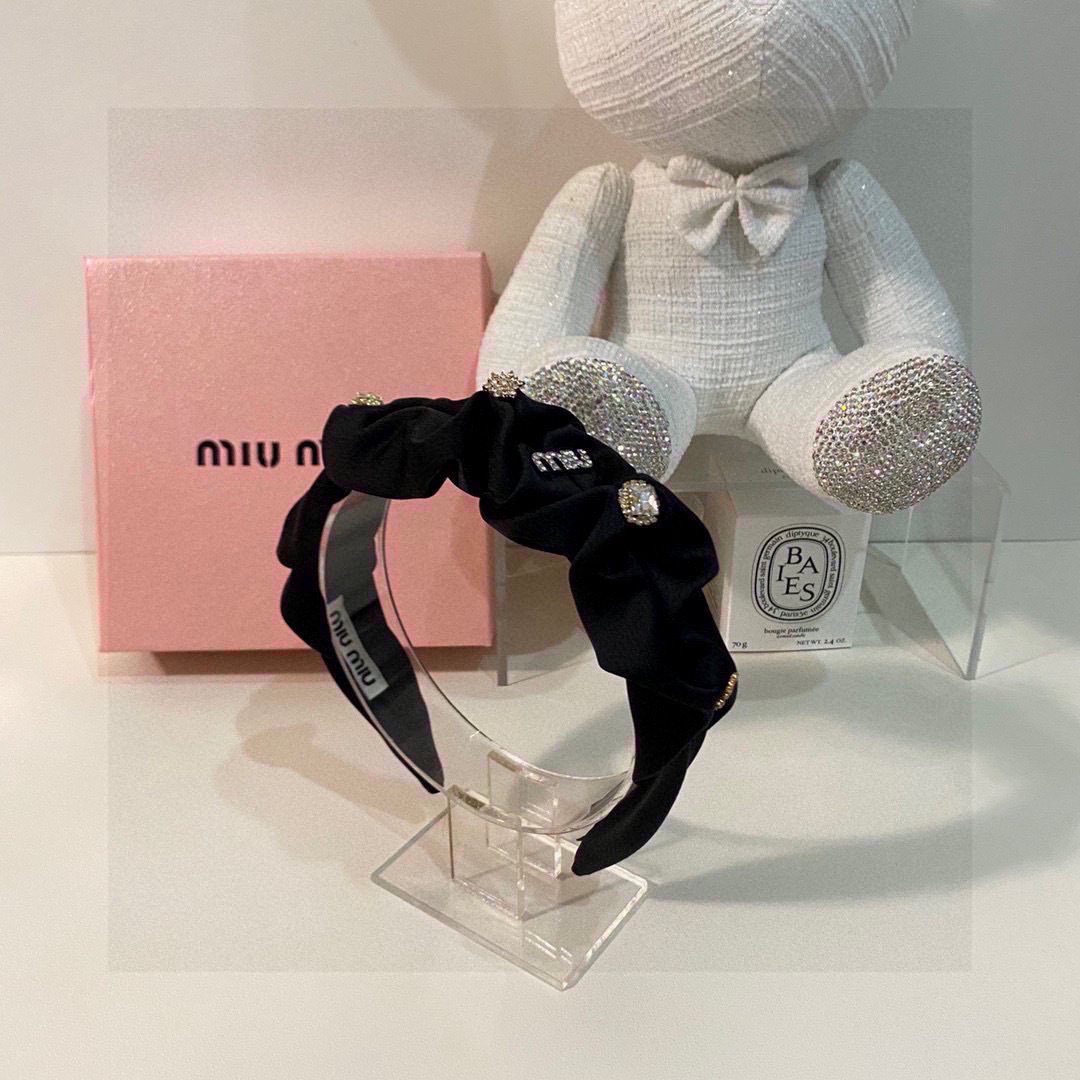   配专柜包装
MIUMIU（缪缪）春夏名媛珍珠花苞高工发箍
摸起来特别有质感💜高工制作 时髦精 小仙女
