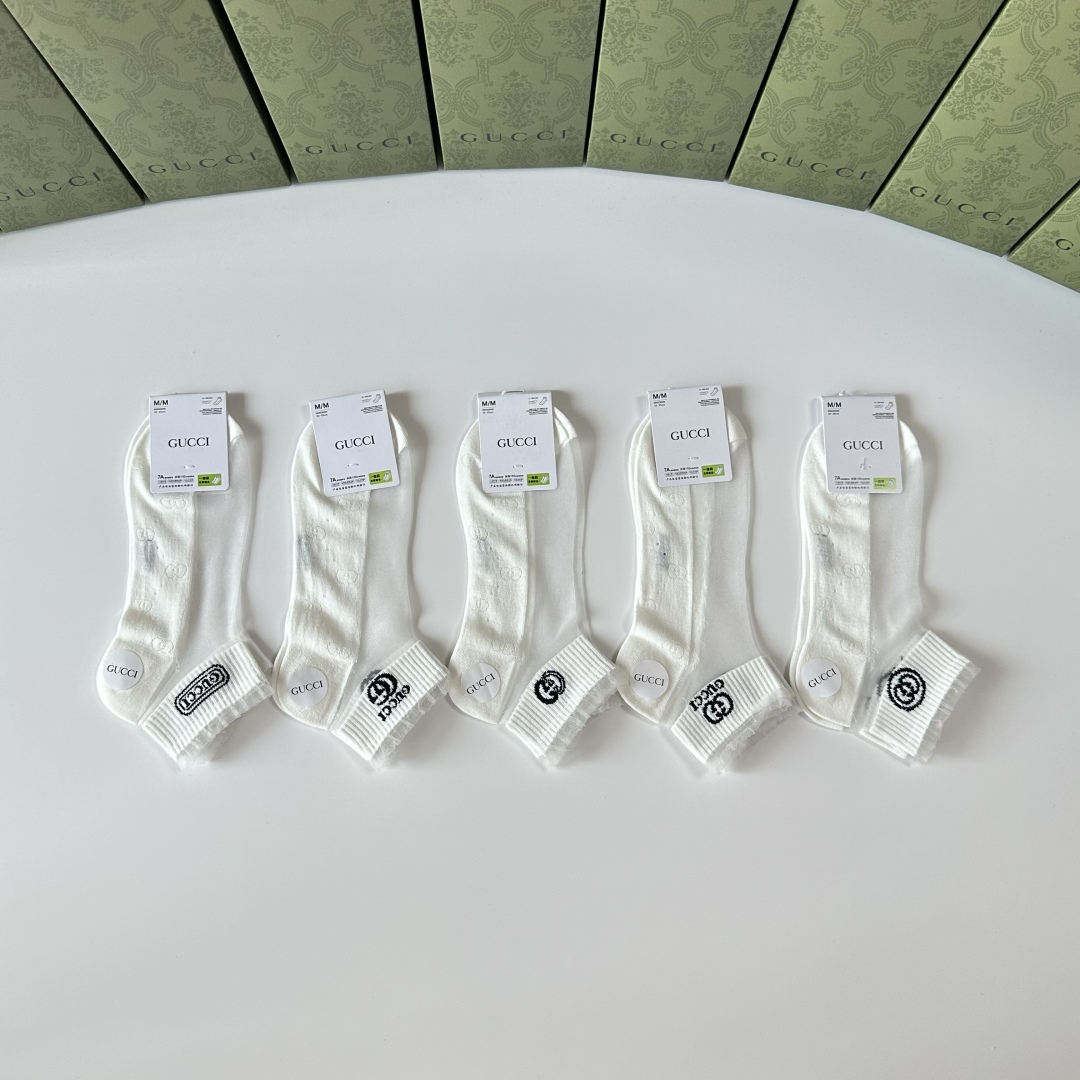  💛配专柜包装
Gucci（古驰）新款中短筒袜堆堆袜袜子！一盒五双，专柜同步筒袜袜子，💛大牌出街，潮人必