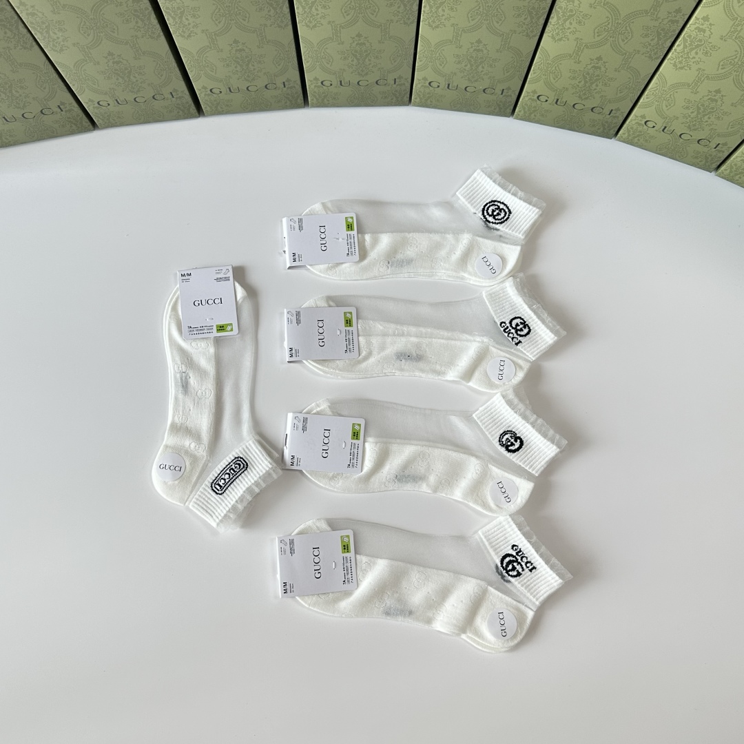  💛配专柜包装
Gucci（古驰）新款中短筒袜堆堆袜袜子！一盒五双，专柜同步筒袜袜子，💛大牌出街，潮人必