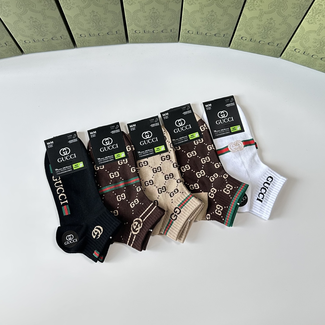 💛配专柜包装
Gucci（古驰）新款中短筒袜堆堆袜袜子！一盒五双，专柜同步筒袜袜子，💛大牌出街，潮人必
