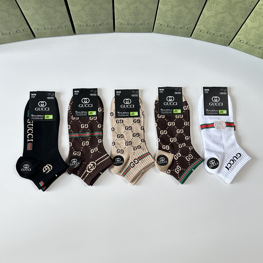  💛配专柜包装
Gucci（古驰）新款中短筒袜堆堆袜袜子！一盒五双，专柜同步筒袜袜子，💛大牌出街，潮人必