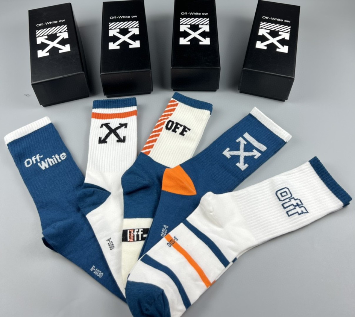  💛配专柜包装
OFF-White 新款中长款堆堆袜袜子！一盒五双，专柜同步筒袜袜子，大牌出街，潮人必备