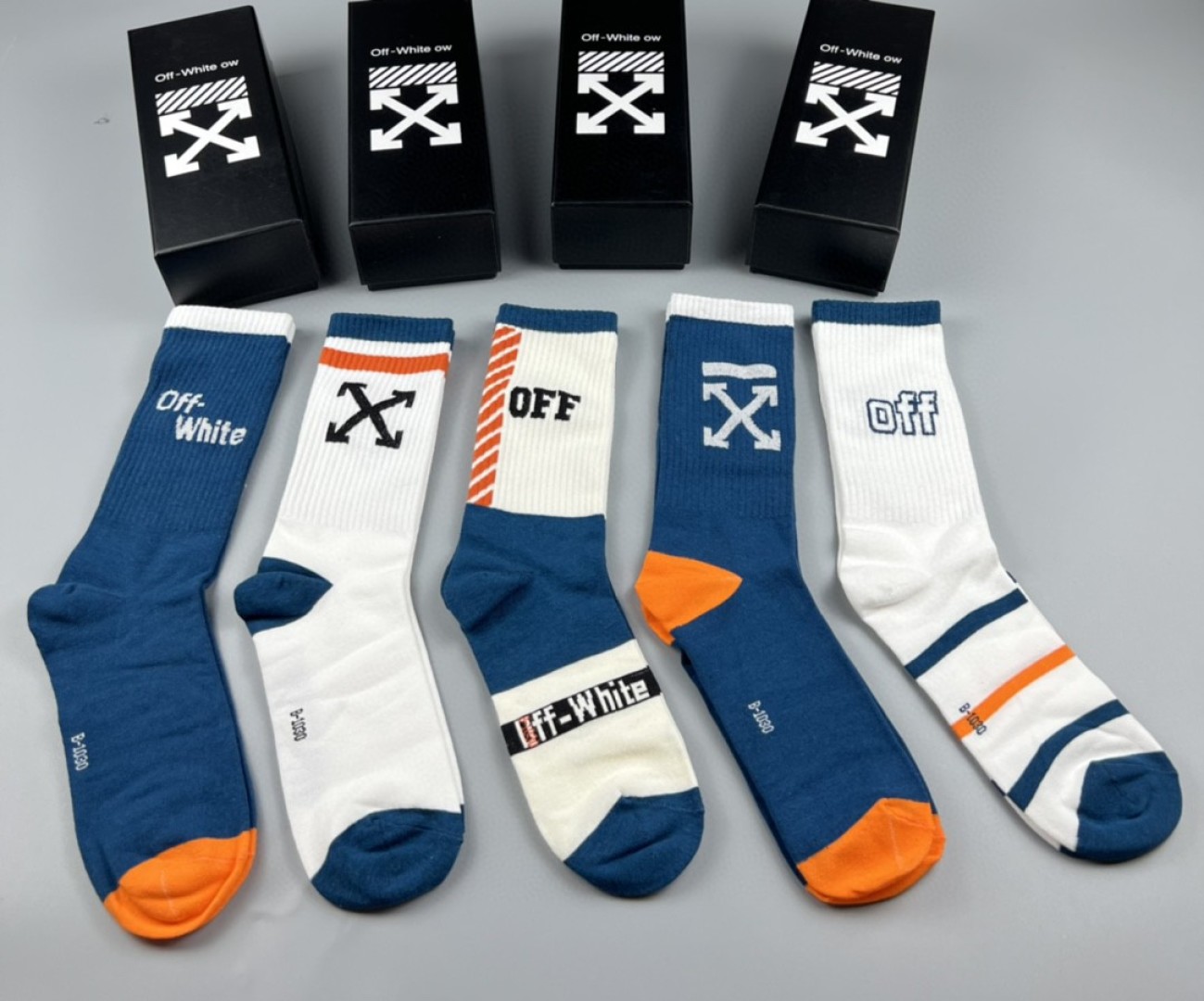  💛配专柜包装
OFF-White 新款中长款堆堆袜袜子！一盒五双，专柜同步筒袜袜子，大牌出街，潮人必备