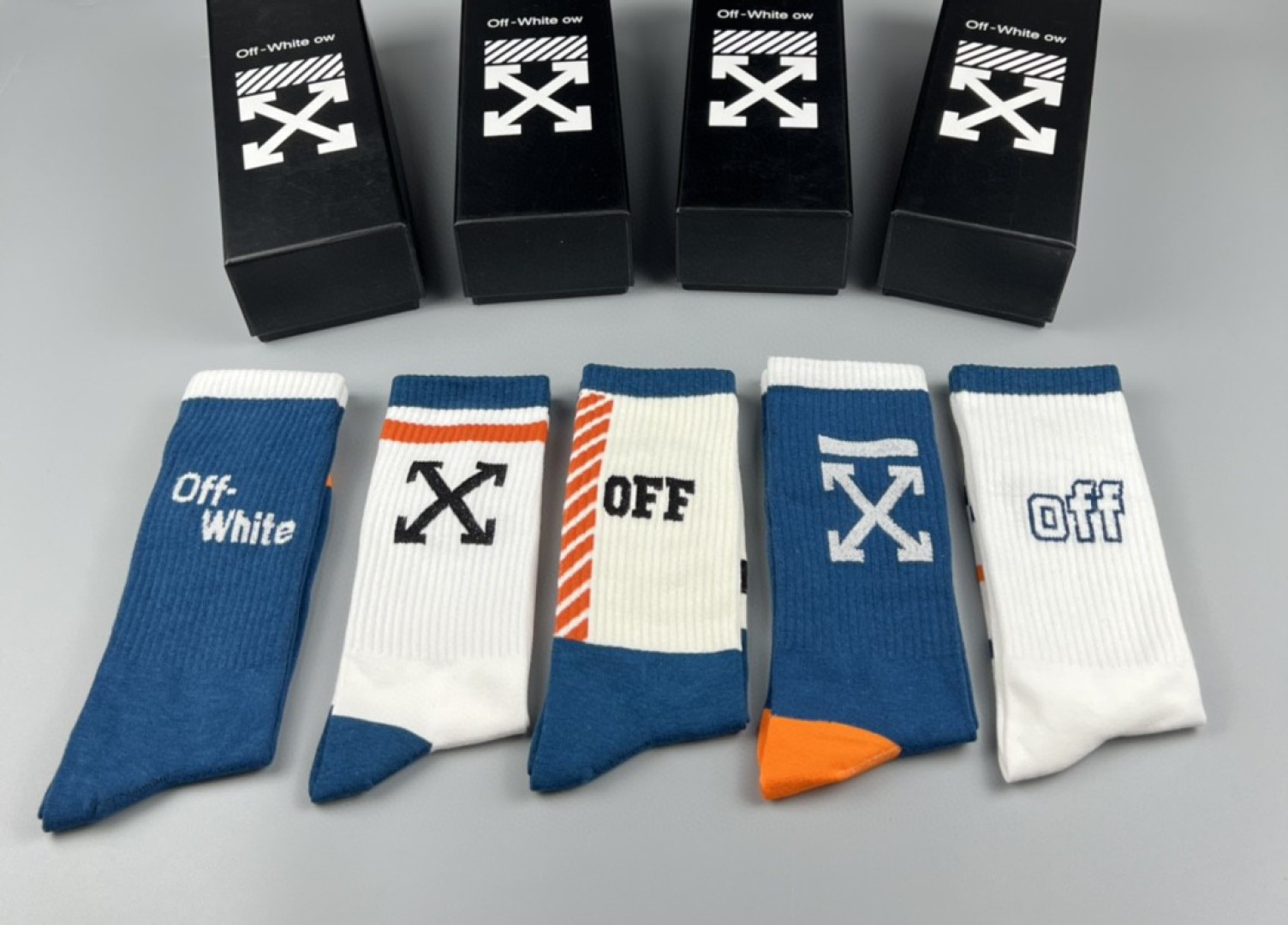  💛配专柜包装
OFF-White 新款中长款堆堆袜袜子！一盒五双，专柜同步筒袜袜子，大牌出街，潮人必备