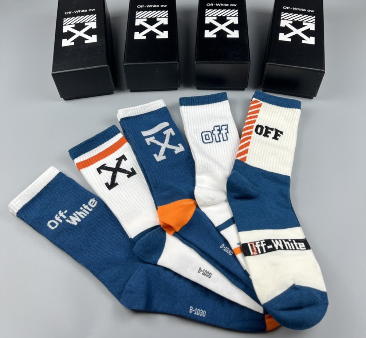  💛配专柜包装
OFF-White 新款中长款堆堆袜袜子！一盒五双，专柜同步筒袜袜子，大牌出街，潮人必备