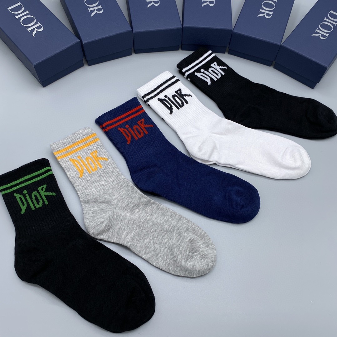  💛配专柜包装
DIOR（迪奥）新款中长款堆堆袜袜子！一盒五双，专柜同步筒袜袜子，大牌出街，潮人必备🔥超