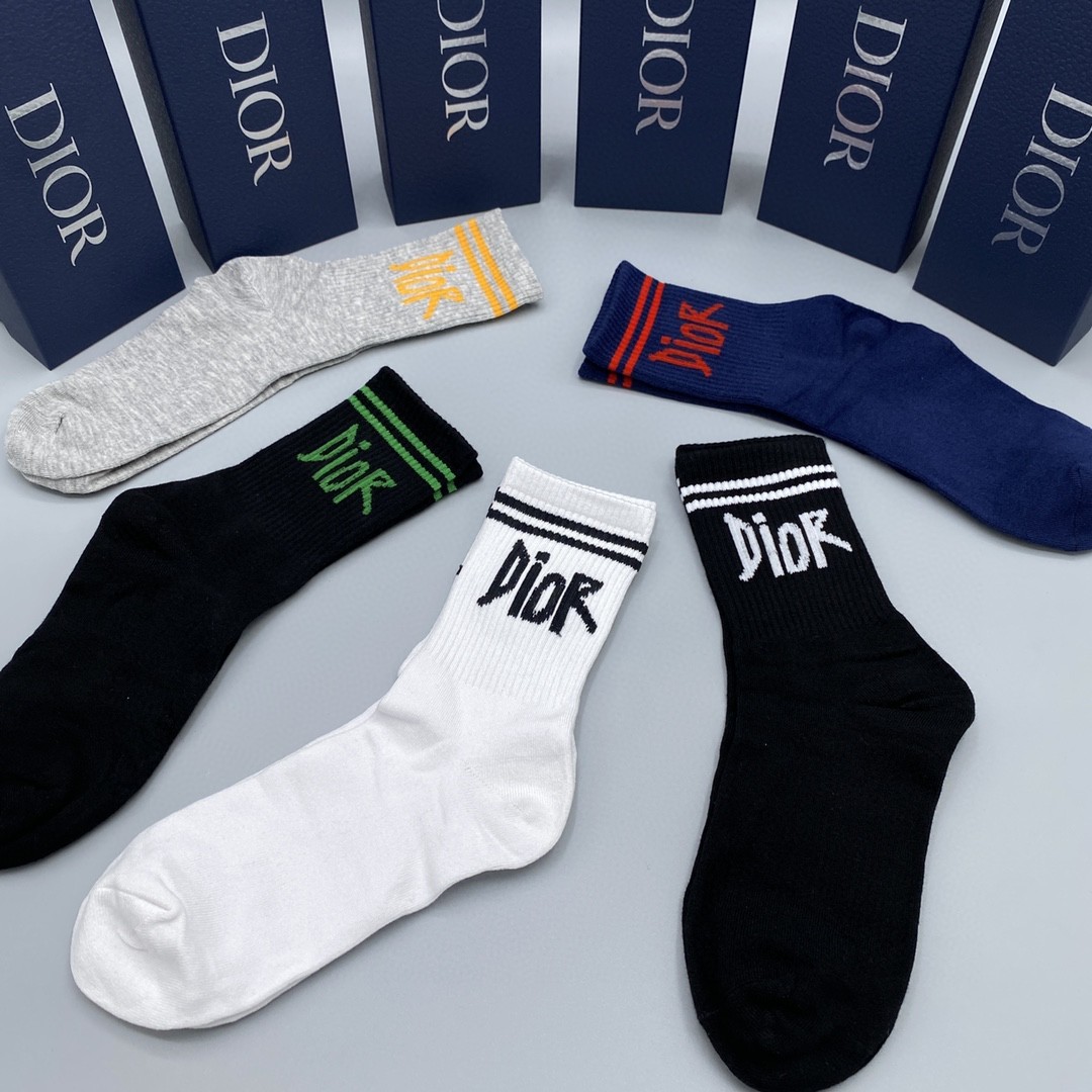  💛配专柜包装
DIOR（迪奥）新款中长款堆堆袜袜子！一盒五双，专柜同步筒袜袜子，大牌出街，潮人必备🔥超