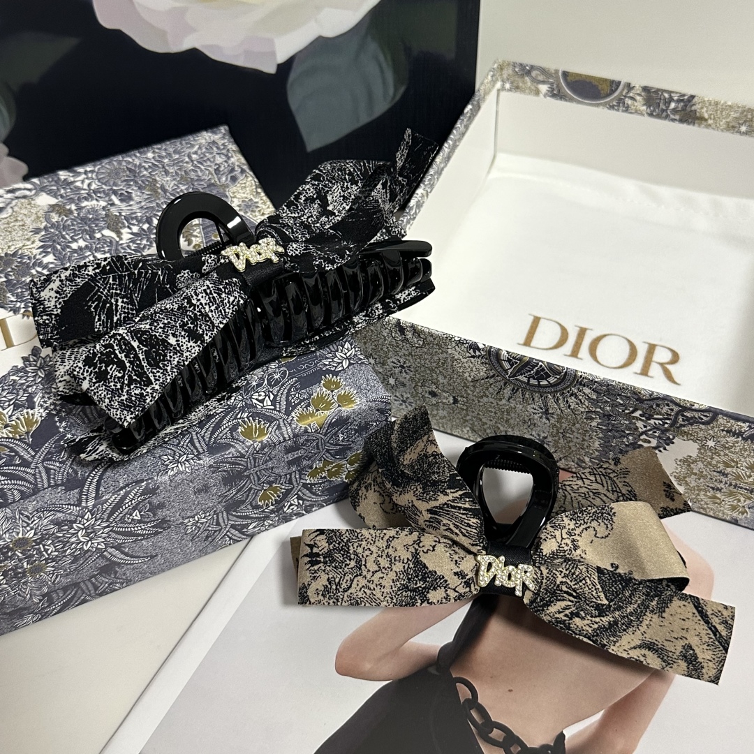  （单个）配专柜包装 
DIOR（迪奥）最新中国风抓夹
中古vintage复古抓夹
优雅的girl值得入