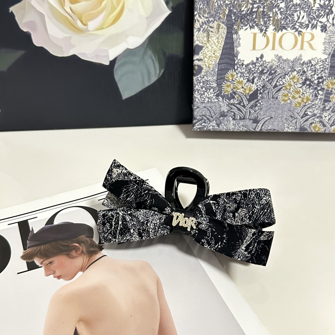  （单个）配专柜包装 
DIOR（迪奥）最新中国风抓夹
中古vintage复古抓夹
优雅的girl值得入
