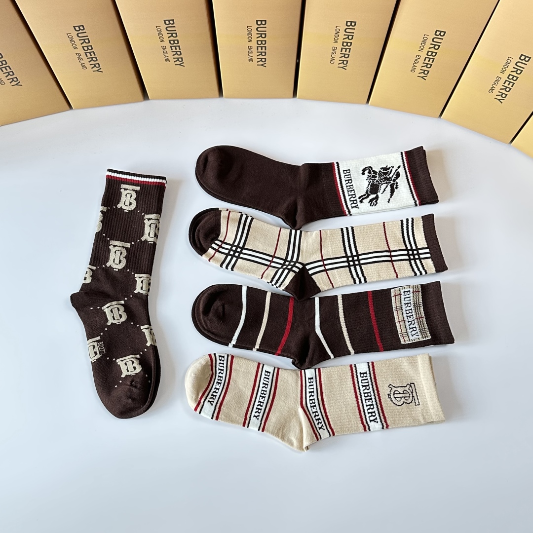 💛配专柜包装
Burberry （巴宝莉）新款中长款堆堆袜袜子！一盒五双，专柜同步筒袜袜子，💛大牌出街
