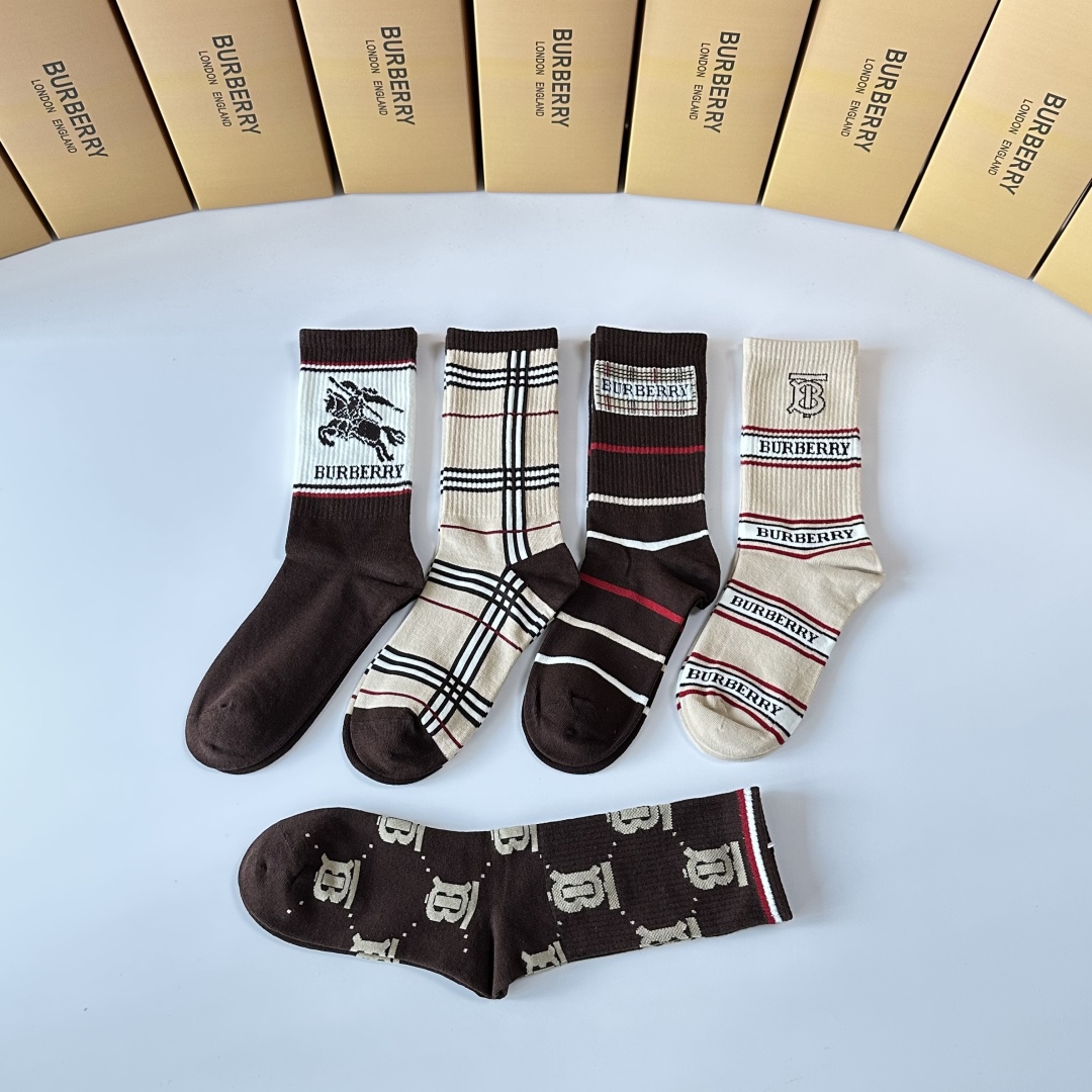  💛配专柜包装
Burberry （巴宝莉）新款中长款堆堆袜袜子！一盒五双，专柜同步筒袜袜子，💛大牌出街