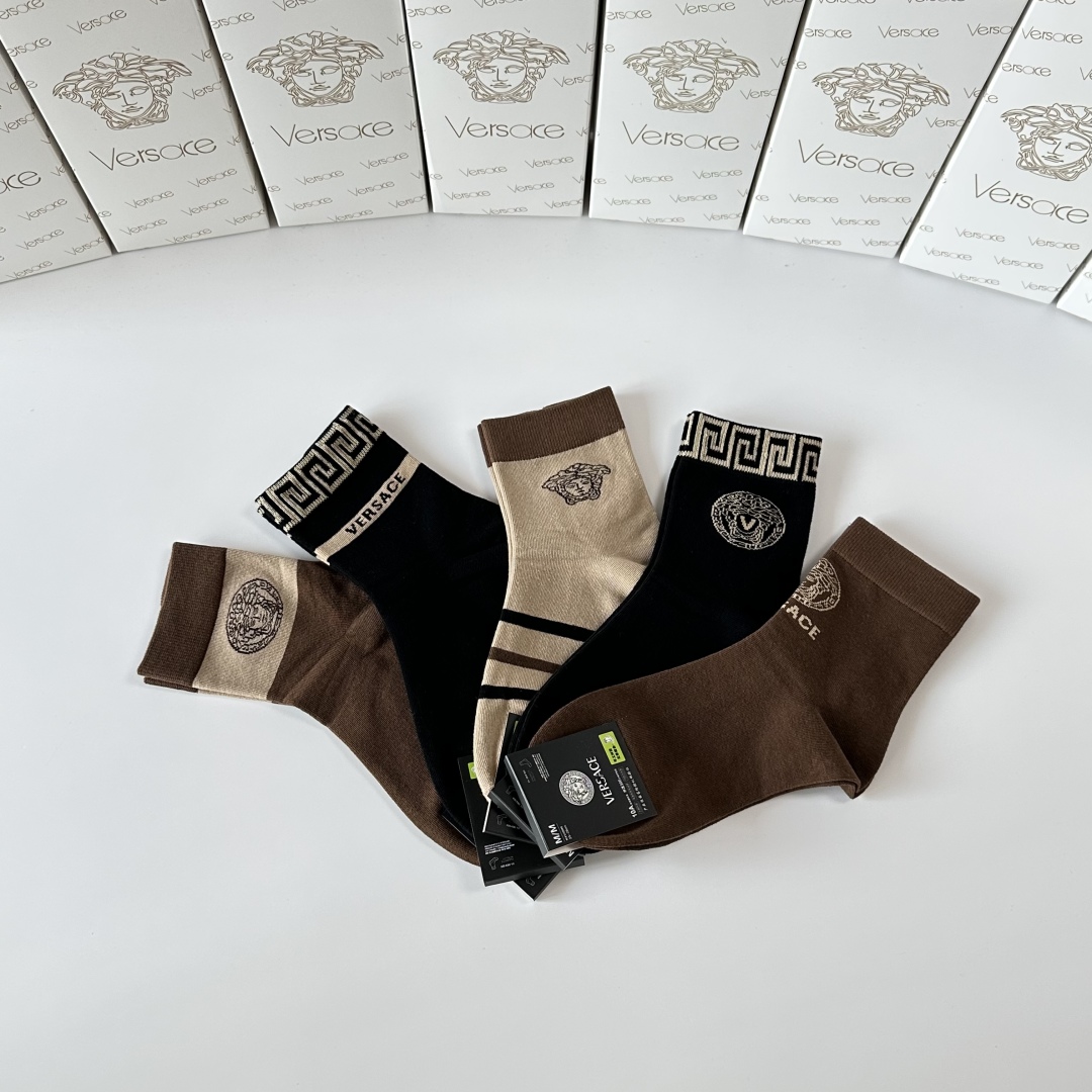 💛配专柜包装
VERSACE（范思哲） 新款中长款堆堆袜袜子！一盒五双，专柜同步筒袜袜子，💛大牌出街，潮