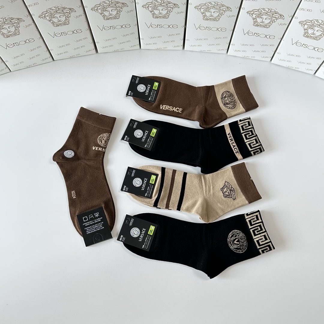 💛配专柜包装
VERSACE（范思哲） 新款中长款堆堆袜袜子！一盒五双，专柜同步筒袜袜子，💛大牌出街，潮