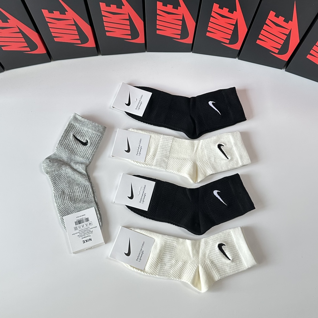  💛配专柜包装
NIKE（耐克）新款刺绣中长款堆堆袜袜子！一盒五双，专柜同步筒袜袜子，💛大牌出街，潮人必