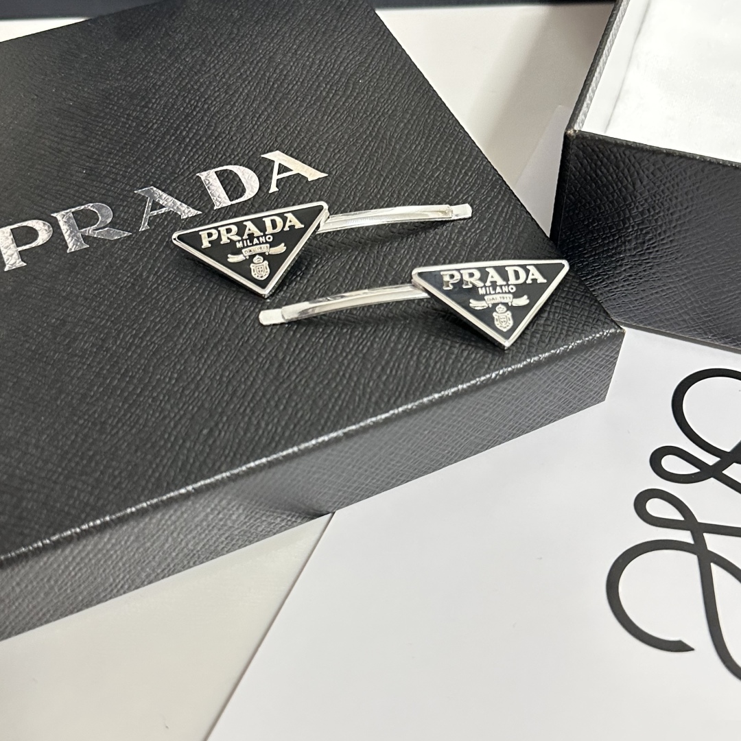 （一对） 配全套包装
PRADA（普拉达）今年最好卖的新款
Vintage中古复古链条发夹
超仙的一对 